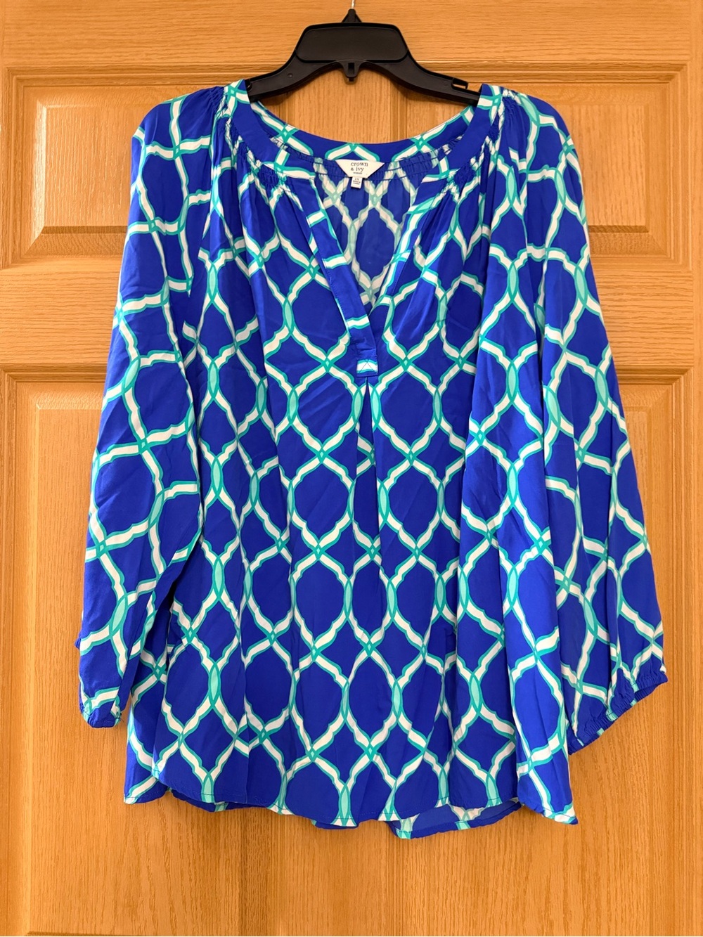 crown & ivy Blue and Teal Geometric Peasant Blouse
